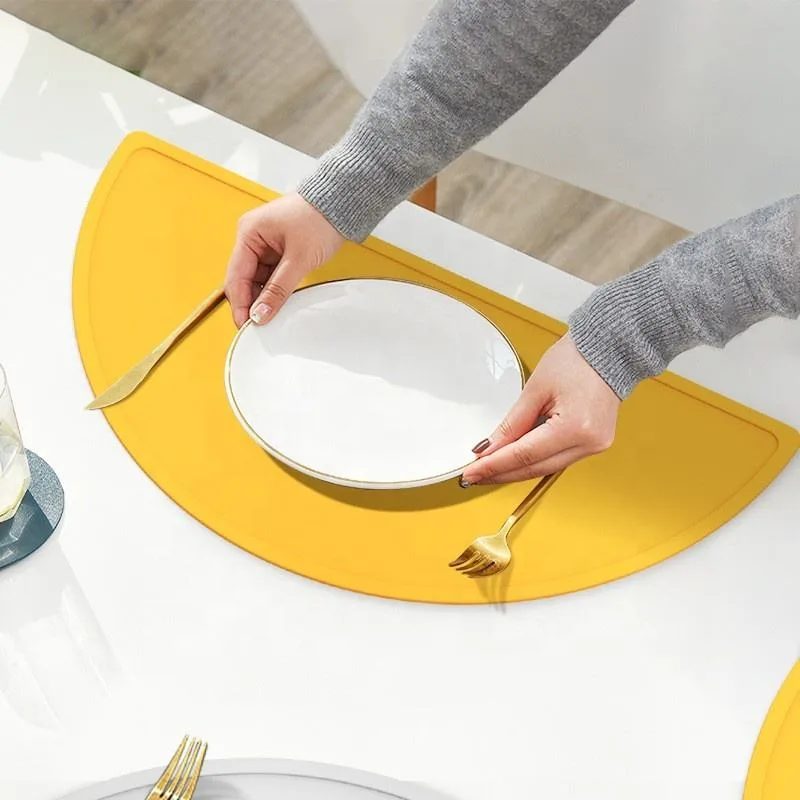 BPA Free Reusable Eco-Friendly Round Silicone Table Mat for Baby Kids Classic Style OEM ODM Feeding Placemat - detail view 2
