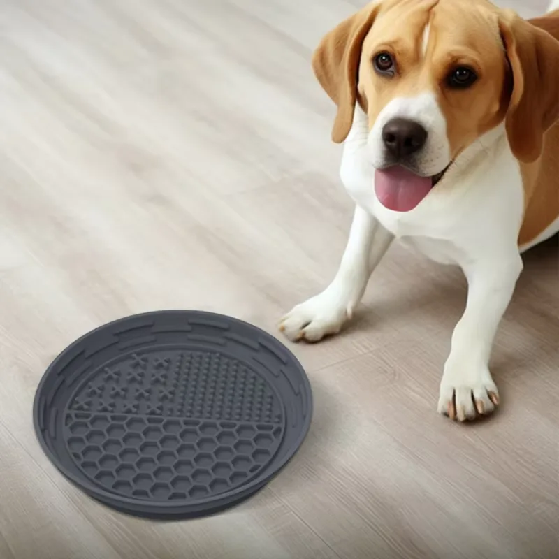 New Arrivals Dog Silicone Slow Feeder Bowl Pet Licking Pad Food Grade Silicone Pet Mat - detail view 8