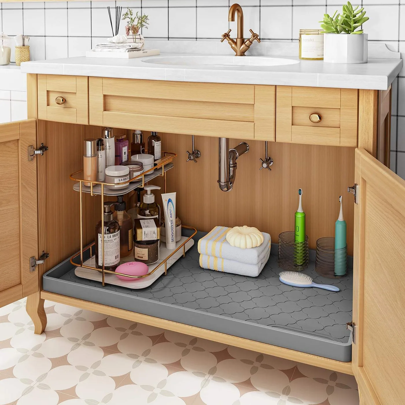 Silicone Under-Sink Mat with Water Drainage Cabinet Shelf Liner Non-Slip Mats Dishwasher-Safe Drawer Liner - detail view 2